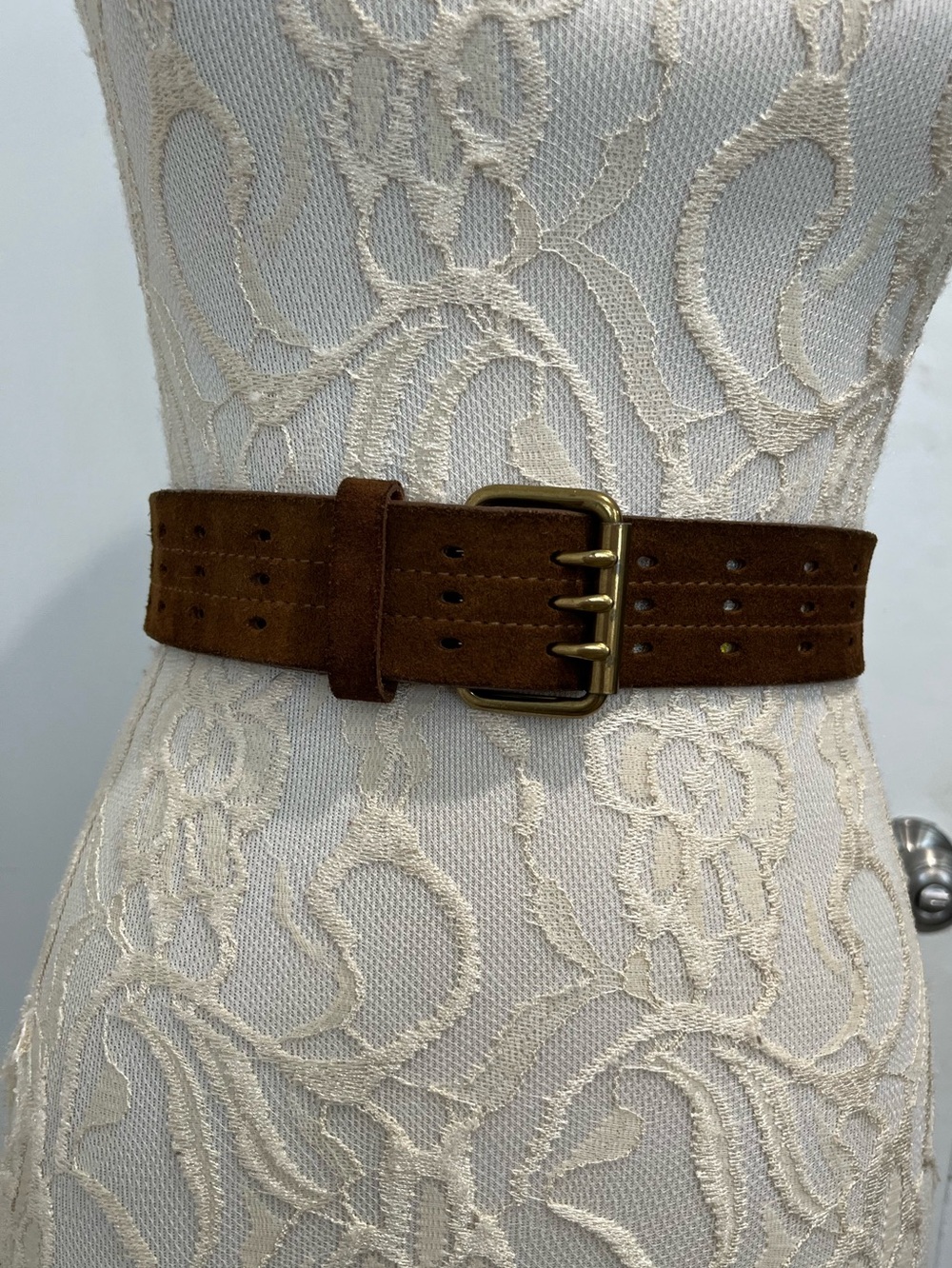 GAP Vintage Brown Suede Triple-Prong Brass Tone Buckled Belt Sz. L - Picture 2 of 5